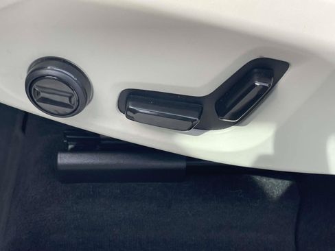 Certified 2024 Volvo XC60 B5 Plus w/ Protection Package AWD/4WD image 18