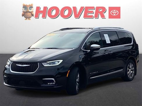 Used 2025 Chrysler Pacifica Pinnacle image 6