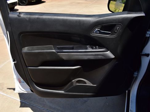 Used 2022 Chevrolet Colorado LT w/ Fleet Safety Package RWD image 15