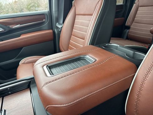 Used 2024 GMC Yukon XL Denali Ultimate w/ LPO, Illumination Package image 33