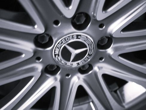Certified 2018 Mercedes-Benz E 400 4MATIC Sedan image 8