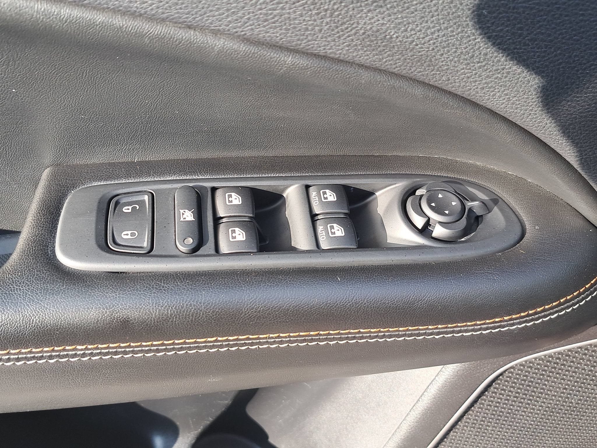 Used 2021 Jeep Compass Latitude w/ Convenience Group AWD/4WD image 27