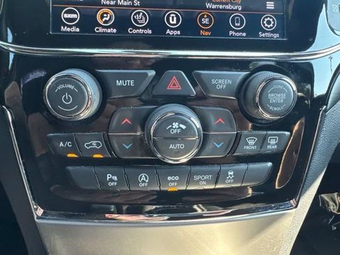 Used 2021 Jeep Grand Cherokee Laredo X AWD/4WD image 23