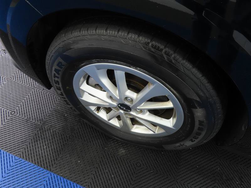 Used 2023 Kia Carnival LX FWD image 6