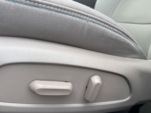 Used 2017 Chevrolet Cruze LT w/ Convenience Package image 16