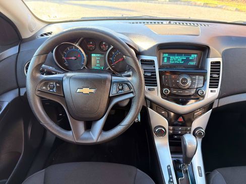 Used 2016 Chevrolet Cruze LT FWD image 12