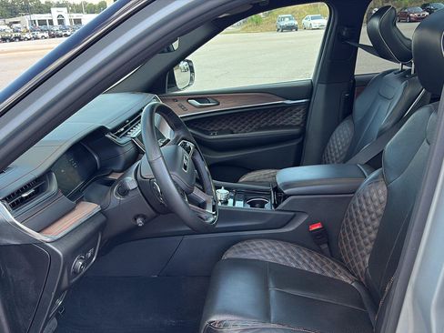 Used 2025 Jeep Grand Cherokee Summit w/ Obsidian Package AWD/4WD image 9
