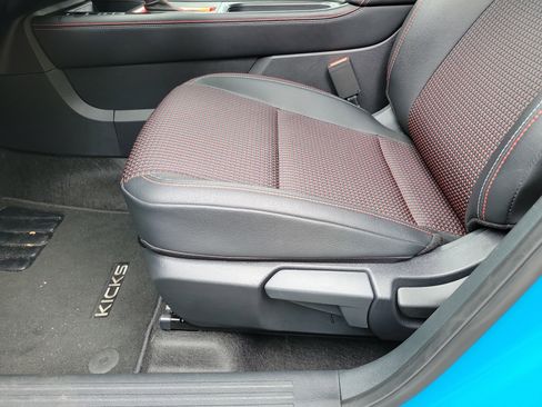 Used 2025 Nissan Kicks SR w/ Illumination Package image 5