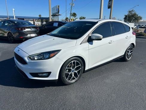 Used 2018 Ford Focus SEL image 3