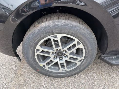 New 2026 Ford Expedition Active image 8