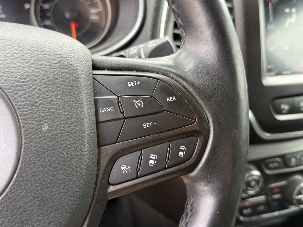 Used 2019 Jeep Cherokee Trailhawk AWD/4WD image 18