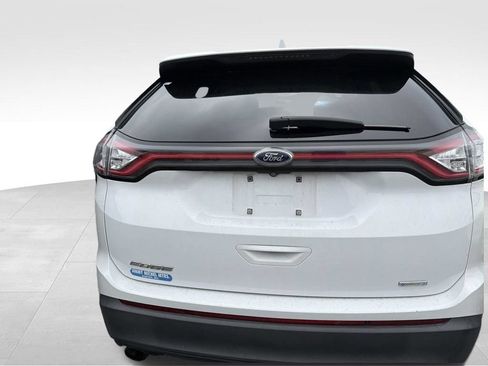 Used 2018 Ford Edge SE FWD image 11