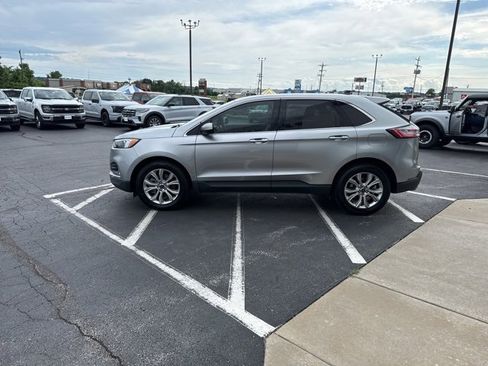 Used 2024 Ford Edge Titanium image 3