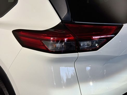 Used 2022 Nissan Rogue S FWD image 36