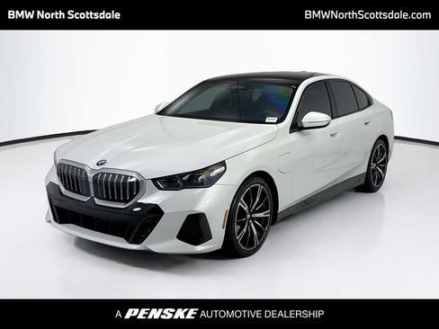 Used 2026 BMW 550e xDrive w/ Premium Package AWD/4WD image 1