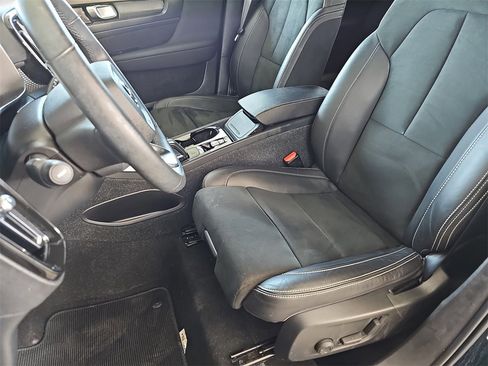 Used 2022 Volvo XC40 T5 R-Design w/ Advanced Package image 15