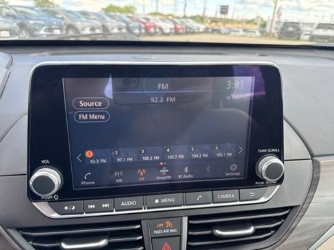 Used 2025 Nissan Altima 2.5 SV FWD image 36