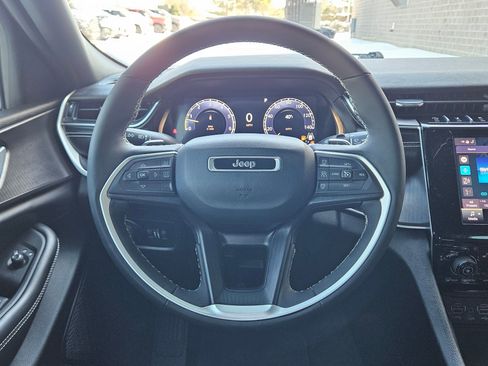 Used 2023 Jeep Grand Cherokee Altitude image 16