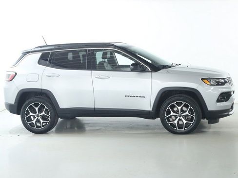 Used 2025 Jeep Compass Limited AWD/4WD image 11