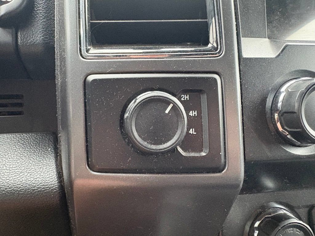 Used 2019 Ford F150 XLT w/ Equipment Group 302A Luxury AWD/4WD image 15