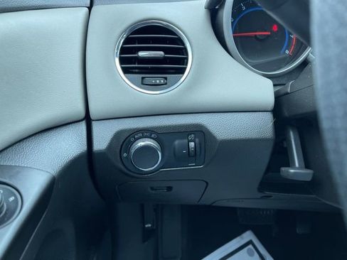 Used 2014 Chevrolet Cruze LS image 15