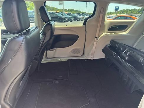 Used 2023 Chrysler Pacifica Touring-L FWD image 26