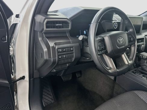Used 2025 Toyota 4Runner SR5 AWD/4WD image 17