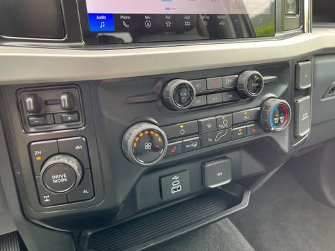 New 2026 Ford F350 XLT w/ XLT Premium Package AWD/4WD image 17