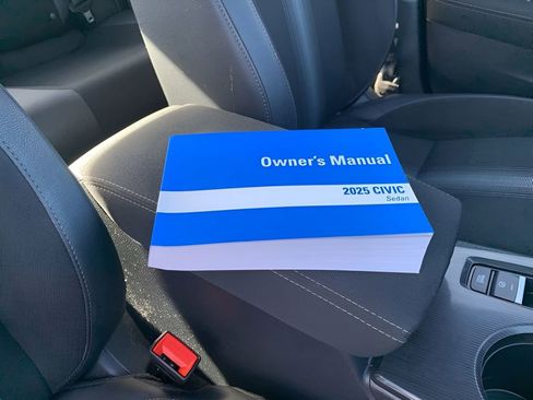 Used 2025 Honda Civic Sport image 32