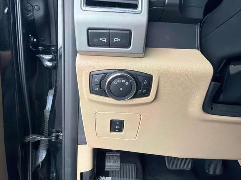 Used 2017 Ford F150 Lariat image 30