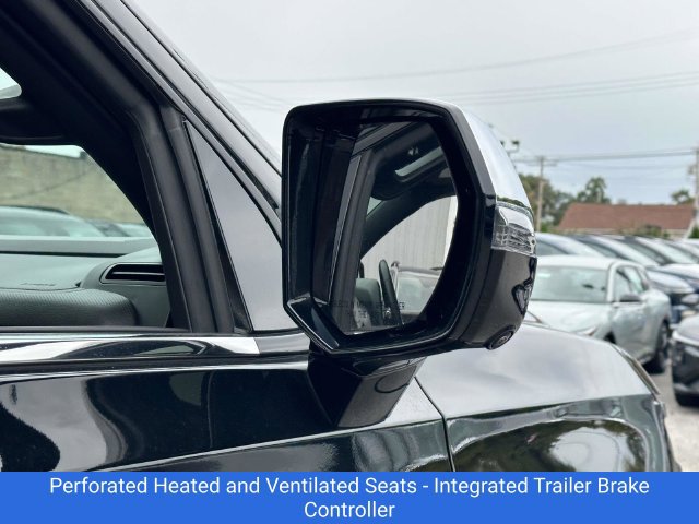 Certified 2025 Chevrolet Suburban Premier w/ Sun And Tow Package AWD/4WD image 28