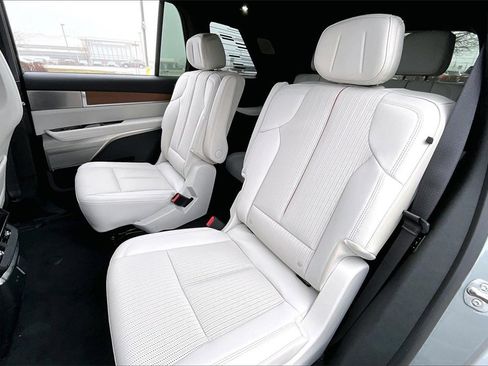 Used 2026 Cadillac Vistiq Luxury image 32