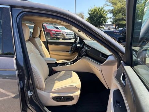 Used 2022 Jeep Grand Cherokee L Limited AWD/4WD image 28