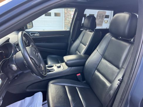 Used 2019 Jeep Grand Cherokee Limited AWD/4WD image 12