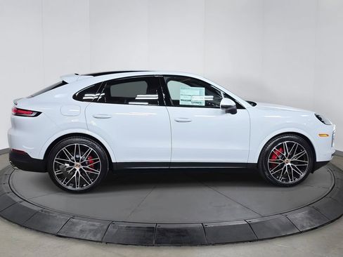 New 2026 Porsche Cayenne S image 8