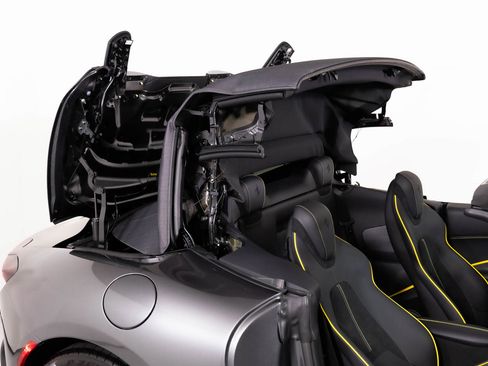 Used 2025 Ferrari Roma Spider image 16