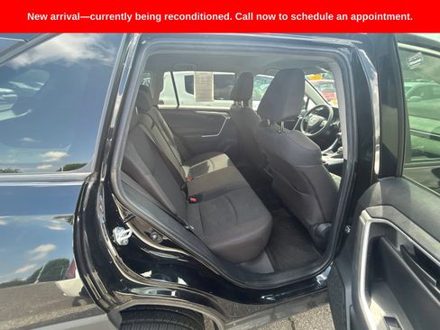 Used 2022 Toyota RAV4 LE AWD/4WD image 6