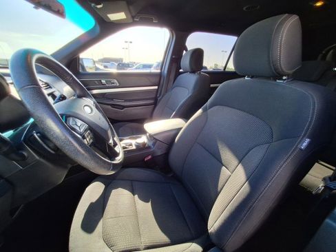 Used 2017 Ford Explorer XLT AWD/4WD image 11