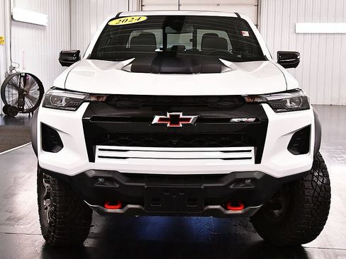 Used 2024 Chevrolet Colorado ZR2 w/ ZR2 Convenience Package III AWD/4WD image 2
