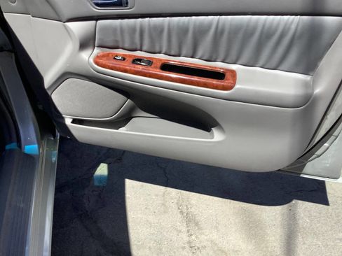 Used 2005 Toyota Camry XLE FWD image 32