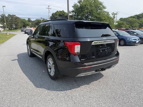 Used 2021 Ford Explorer XLT w/ Equipment Group 202A AWD/4WD image 3