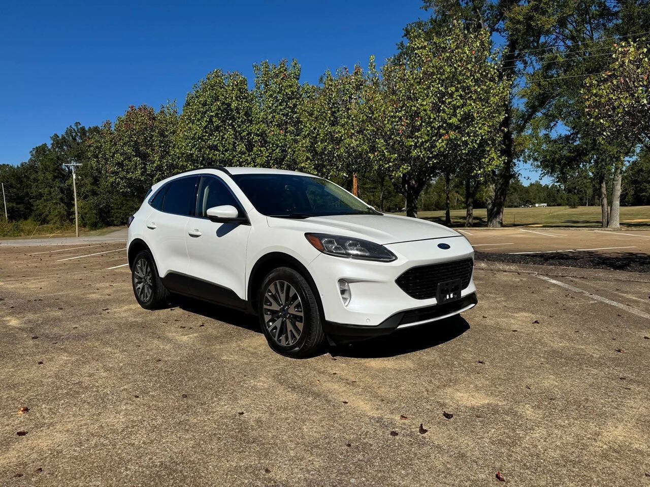 Used 2020 Ford Escape Titanium AWD/4WD image 2
