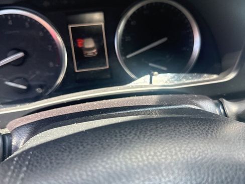 Used 2018 Toyota Highlander XLE AWD/4WD image 7