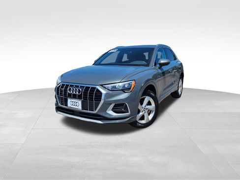 Used 2020 Audi Q3 2.0T Premium w/ Convenience Package AWD/4WD image 3