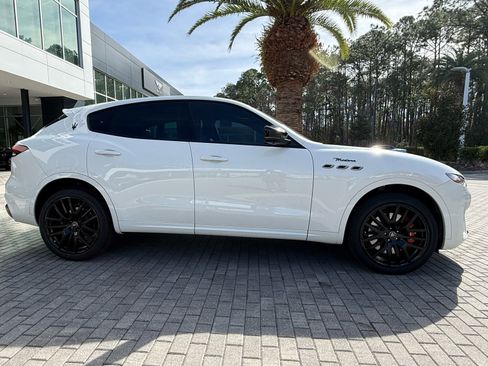 Certified 2022 Maserati Levante Modena image 6