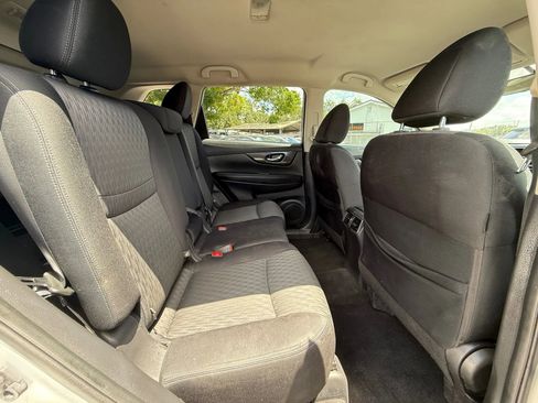 Used 2018 Nissan Rogue SV image 11