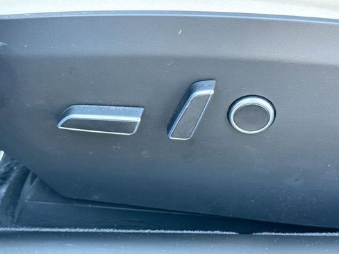 Used 2022 Tesla Model S Base image 14