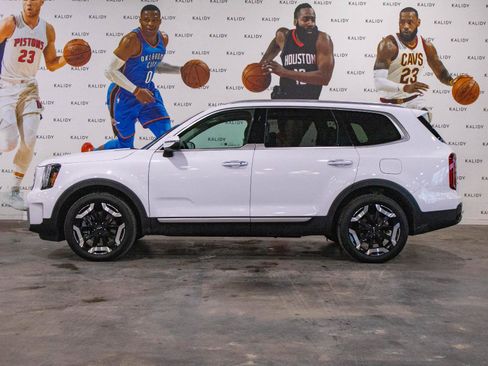 Used 2025 Kia Telluride S image 18
