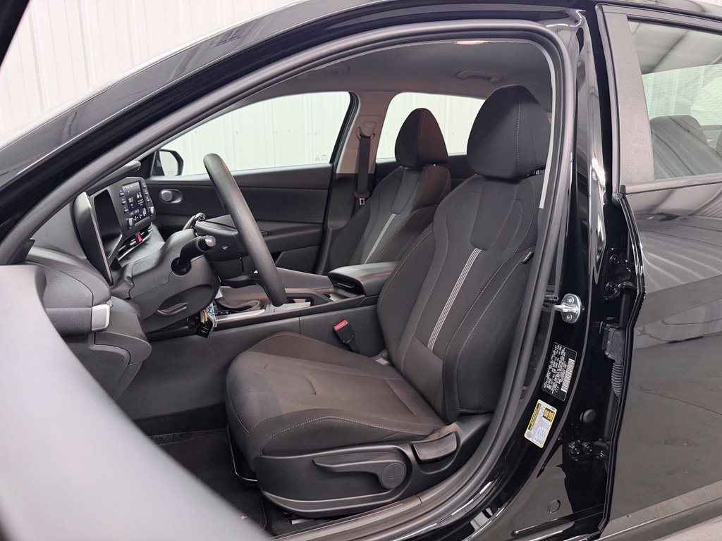Used 2026 Hyundai Elantra SE FWD image 13