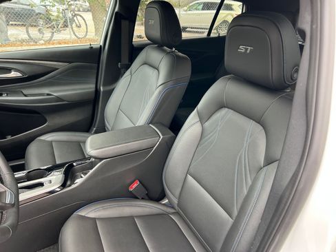 Used 2025 Buick Envista Sport Touring image 32